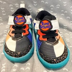 Nike x Space Jam LeBron 18 Low TD Tune Squad Lola Bunny Size 4C